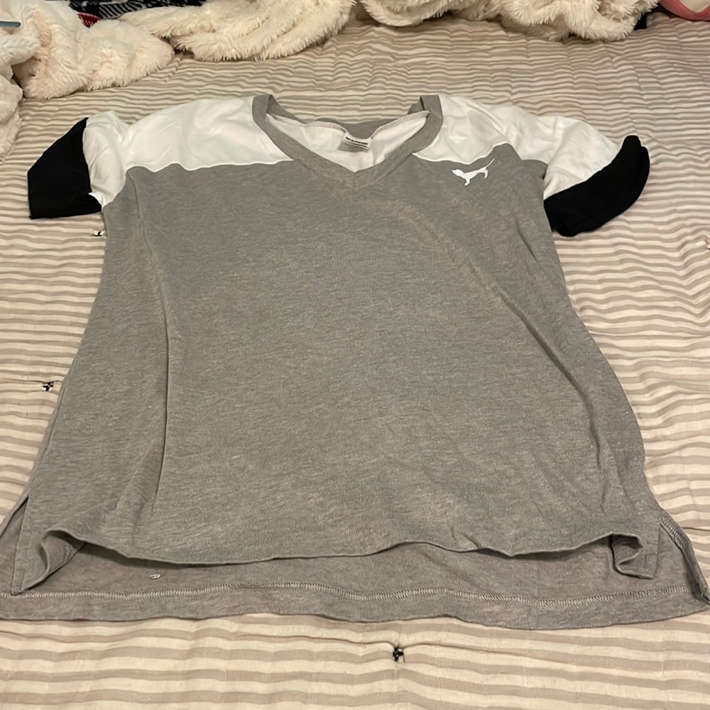 Woman’s Medium PINK V-neck